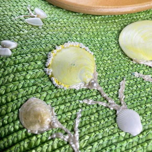 Green woven straw tote bag with handmade shell‎ butterfly design wooden handle - Picture 7 of 8